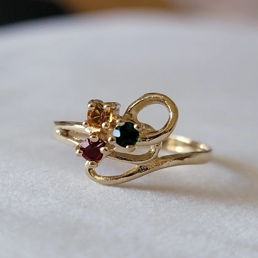 Vintage 3 Stone Mothers Ring Simulated Gemstone Gold Tone Birthstone Size 6.5